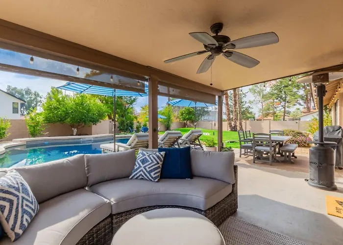 Greenway Park Oasis-htd Pool-putt-firepit Holiday home *