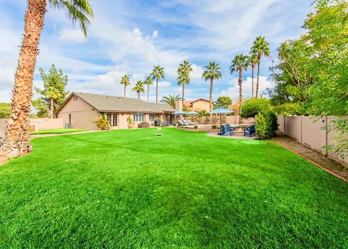 Greenway Park Oasis-htd Pool-putt-firepit Holiday home